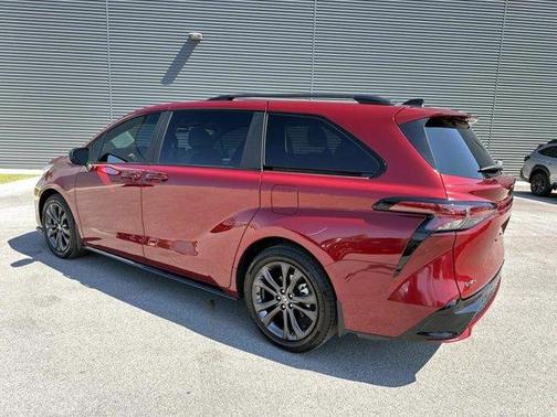 2025 Toyota Sienna XSE 7 Passenger