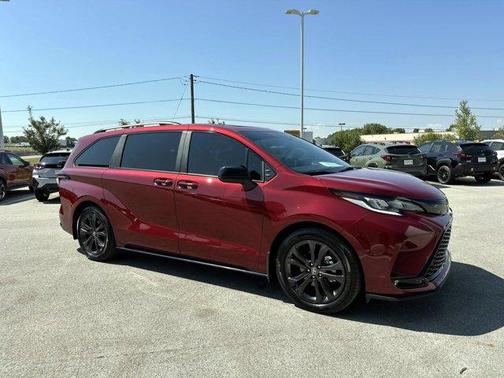 2025 Toyota Sienna XSE 7 Passenger