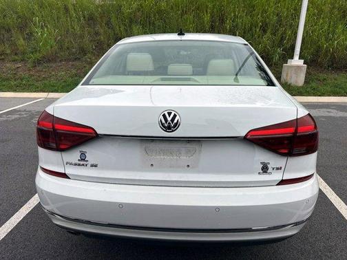 2018 Volkswagen Passat 2.0T SE w/ Technology