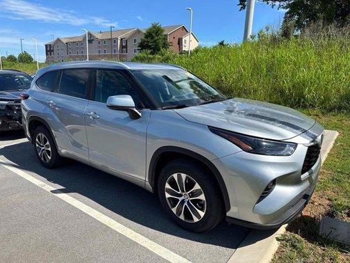 2023 Toyota Highlander Hybrid XLE