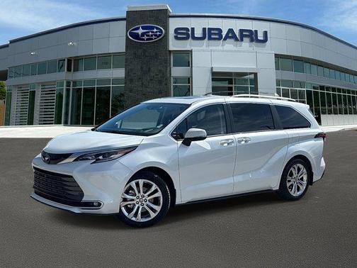 2022 Toyota Sienna Platinum 7 Passenger