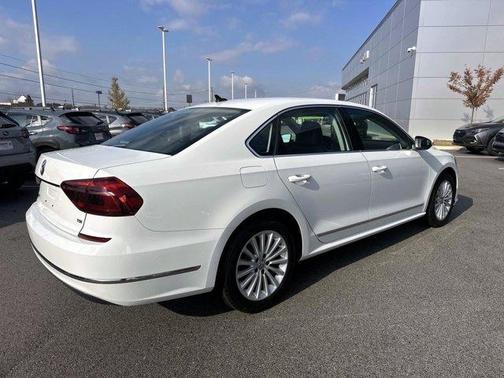 2017 Volkswagen Passat 1.8T SE