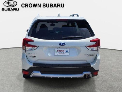 Crystal White Pearl 2022 Subaru Forester Touring