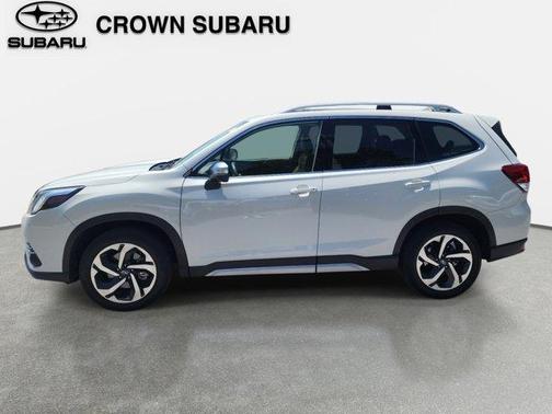 Crystal White Pearl 2022 Subaru Forester Touring