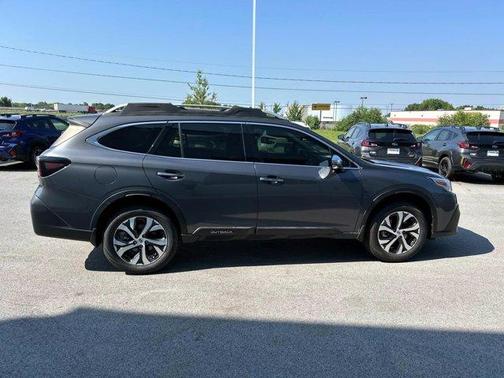 2022 Subaru Outback Touring XT