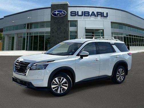 2024 Nissan Pathfinder SL