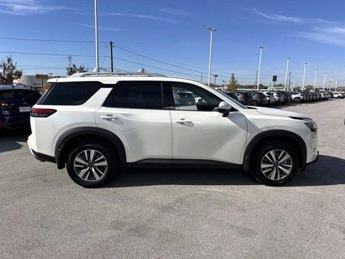 2024 Nissan Pathfinder SL