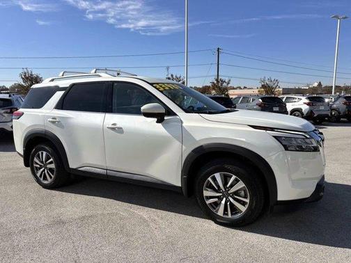 2024 Nissan Pathfinder SL