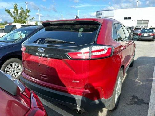 2022 Ford Edge Titanium