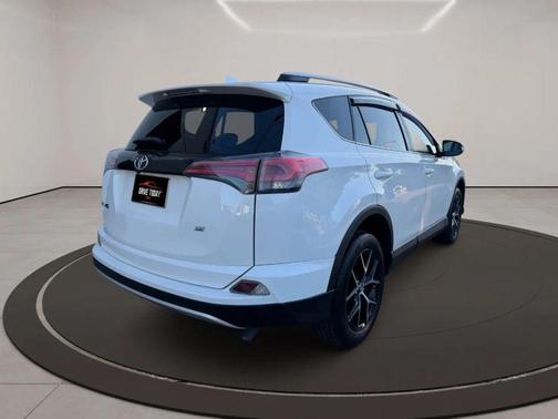 Super White 2016 Toyota RAV4 SE