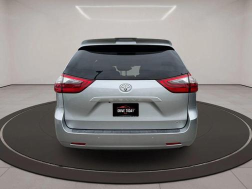 Celestial Silver Metallic 2020 Toyota Sienna XLE