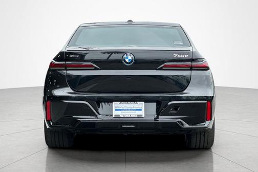 Black Sapphire Metallic 2026 BMW 750e i xDrive