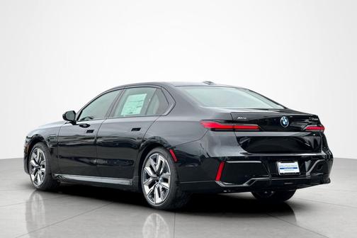 Black Sapphire Metallic 2026 BMW 750e i xDrive