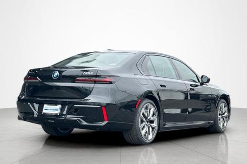 Black Sapphire Metallic 2026 BMW 750e i xDrive