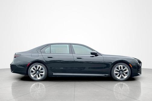 Black Sapphire Metallic 2026 BMW 750e i xDrive