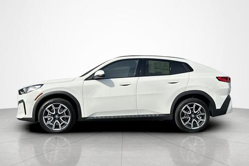 Alpine White 2026 BMW X2 xDrive28i