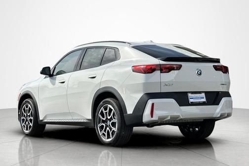 Alpine White 2026 BMW X2 xDrive28i