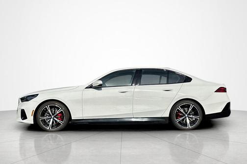 Alpine White 2026 BMW 530 530i