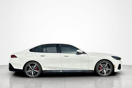 Alpine White 2026 BMW 530 530i