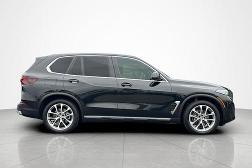 Black Sapphire Metallic 2025 BMW X5 sDrive40i