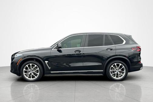Black Sapphire Metallic 2025 BMW X5 sDrive40i