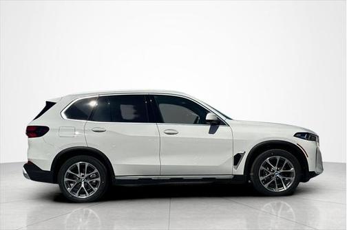 Alpine White 2026 BMW X5 xDrive40i Sports Activity Vehicle