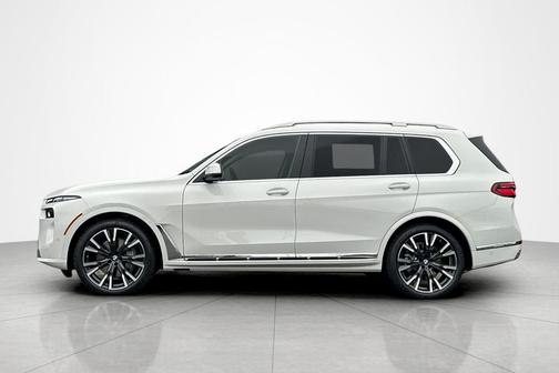 Alpine White 2026 BMW X7 xDrive40i