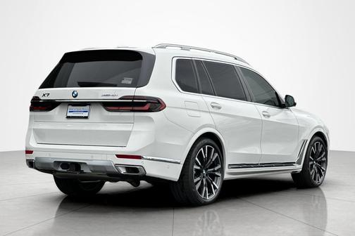 Alpine White 2026 BMW X7 xDrive40i