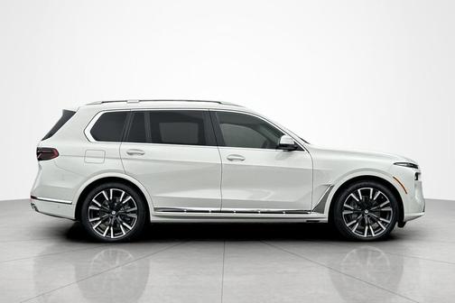 Alpine White 2026 BMW X7 xDrive40i