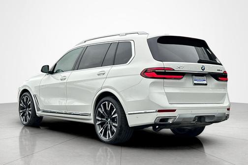Alpine White 2026 BMW X7 xDrive40i