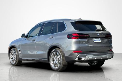 Skyscraper Grey Metallic 2026 BMW X5 PHEV xDrive50e