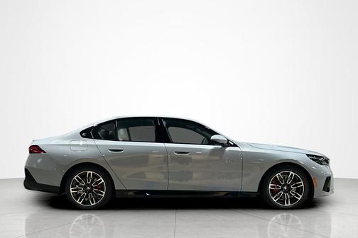 Brooklyn Grey Metallic 2027 BMW 530 i xDrive