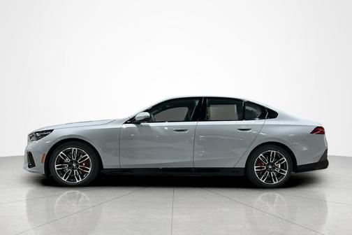 Brooklyn Grey Metallic 2027 BMW 530 i xDrive