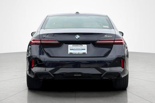 Carbon Black Metallic 2027 BMW 540 i xDrive