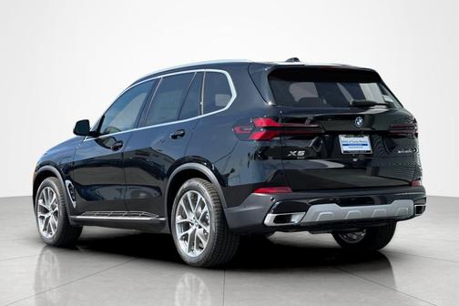 Black Sapphire Metallic 2026 BMW X5 PHEV xDrive50e