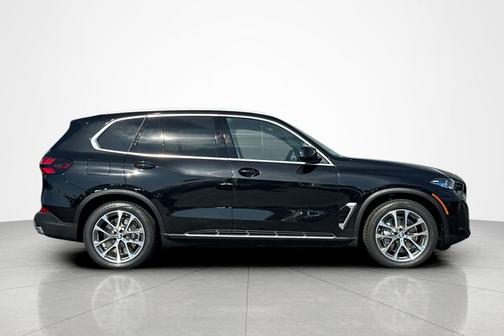 Black Sapphire Metallic 2026 BMW X5 PHEV xDrive50e