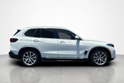 Alpine White 2024 BMW X5 sDrive40i