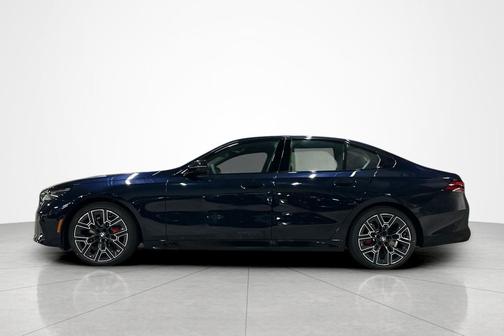 Carbon Black Metallic 2027 BMW 530 i xDrive