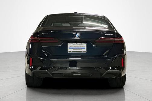 Carbon Black Metallic 2027 BMW 530 i xDrive