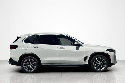 Alpine White 2026 BMW X5 xDrive40i