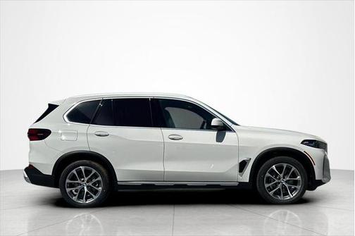 Alpine White 2026 BMW X5 xDrive40i Sports Activity Vehicle