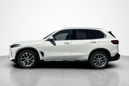 Alpine White 2026 BMW X5 xDrive40i Sports Activity Vehicle