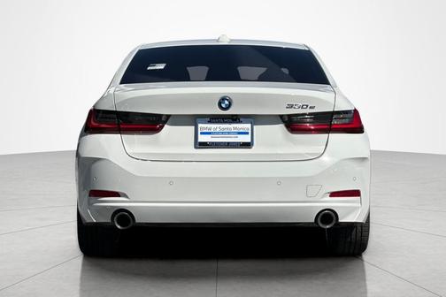 2023 BMW 330e T
