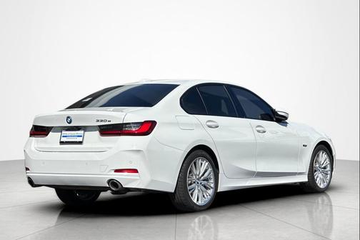 2023 BMW 330e T