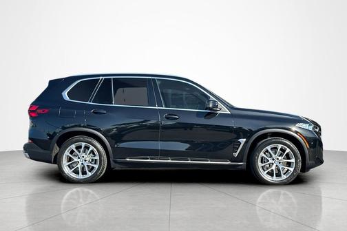 Black Sapphire Metallic 2024 BMW X5 sDrive40i