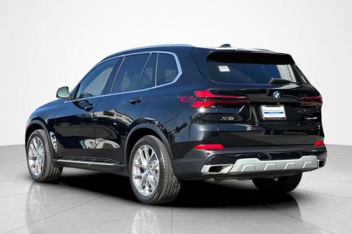Black Sapphire Metallic 2024 BMW X5 sDrive40i