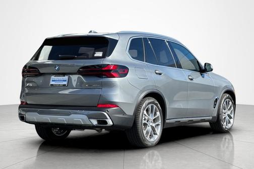 Skyscraper Grey Metallic 2026 BMW X5 PHEV xDrive50e