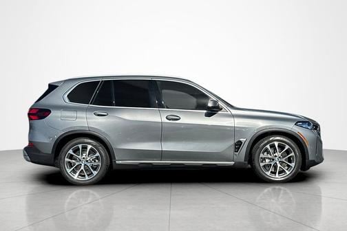 Skyscraper Grey Metallic 2026 BMW X5 PHEV xDrive50e