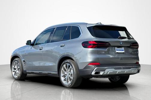Skyscraper Grey Metallic 2026 BMW X5 PHEV xDrive50e
