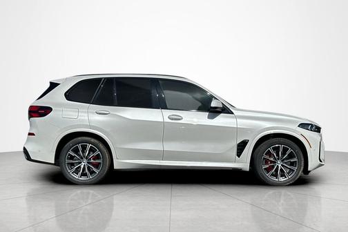 Mineral White Metallic 2026 BMW X5 xDrive40i